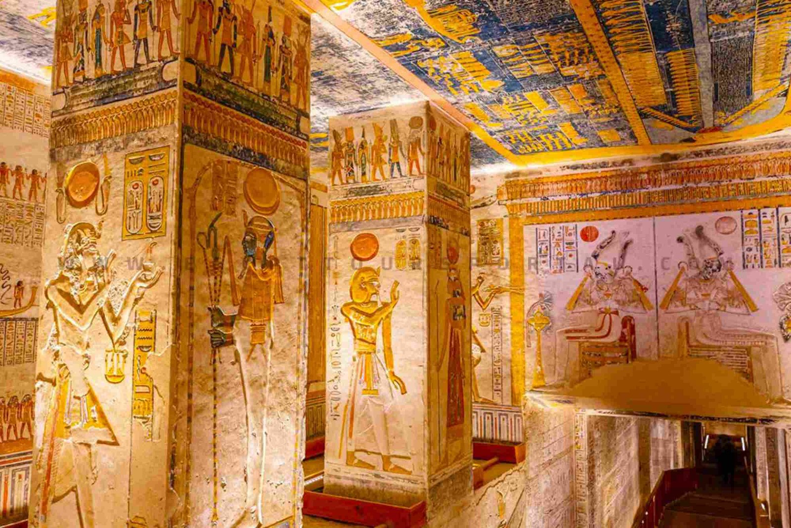 رسم تصميم ابتكارى عن السياحة فى مصر